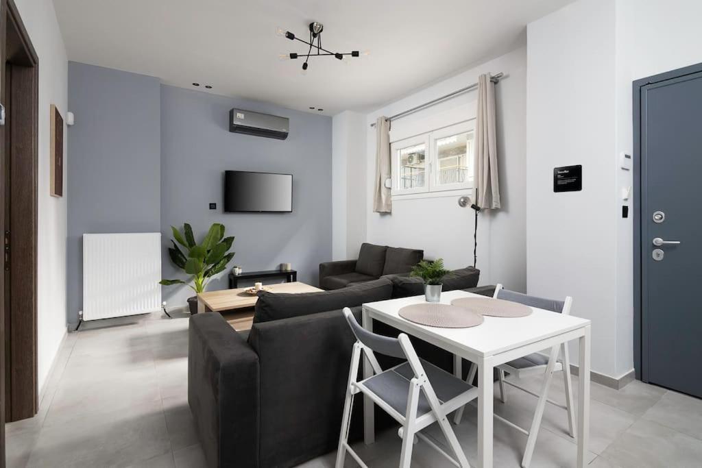 Modern & Comfy Apartment เทสซาโลนิกิ ภายนอก รูปภาพ